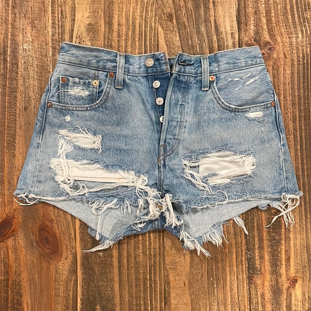 Levi’s 501 denim shorts, size 25